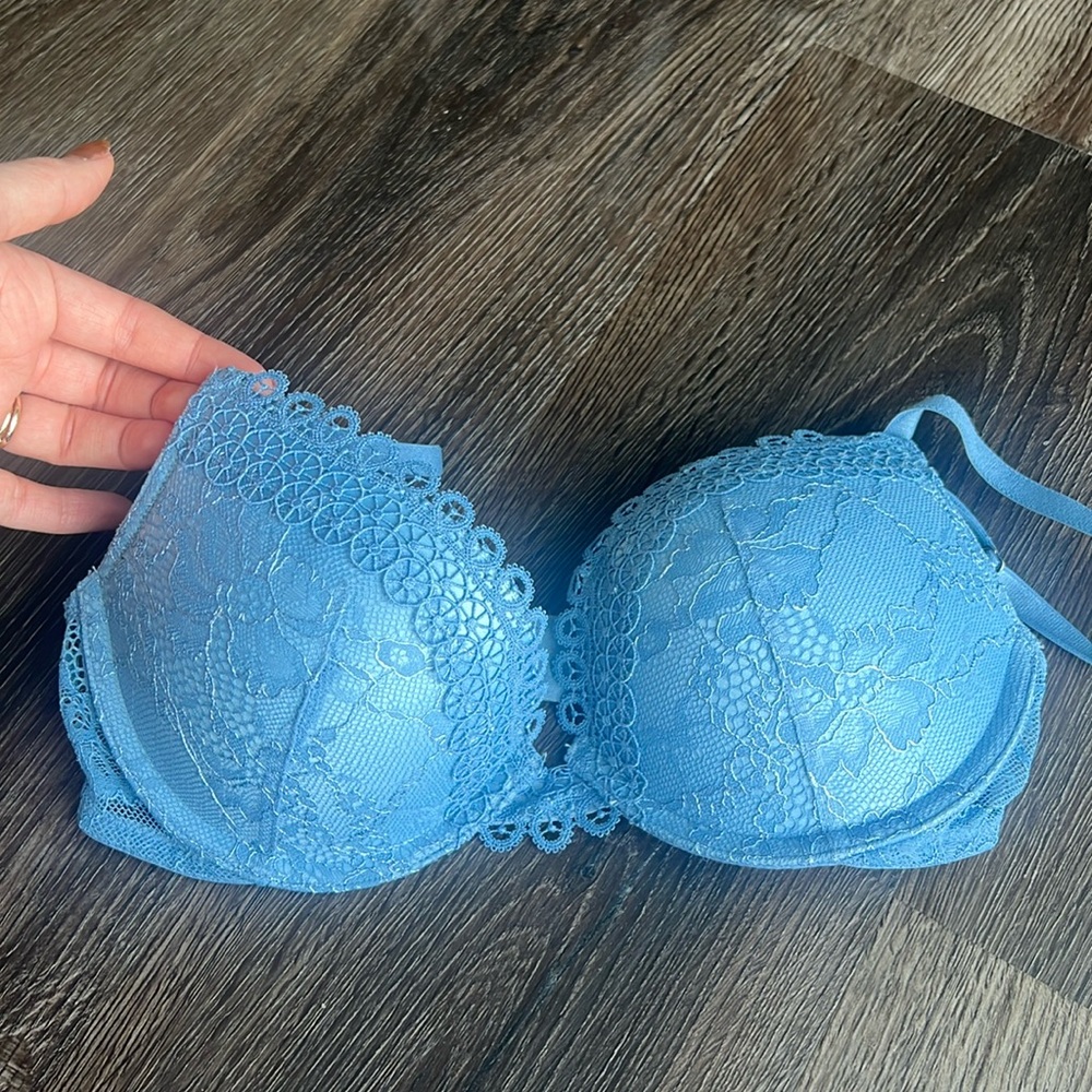 NWOT Victoria’s Secret Very Sexy Lace Push-Up Bra